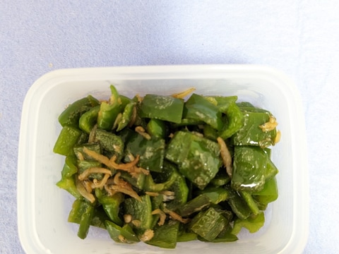 一歳娘がパクパク食べる簡単ピーマン炒め!